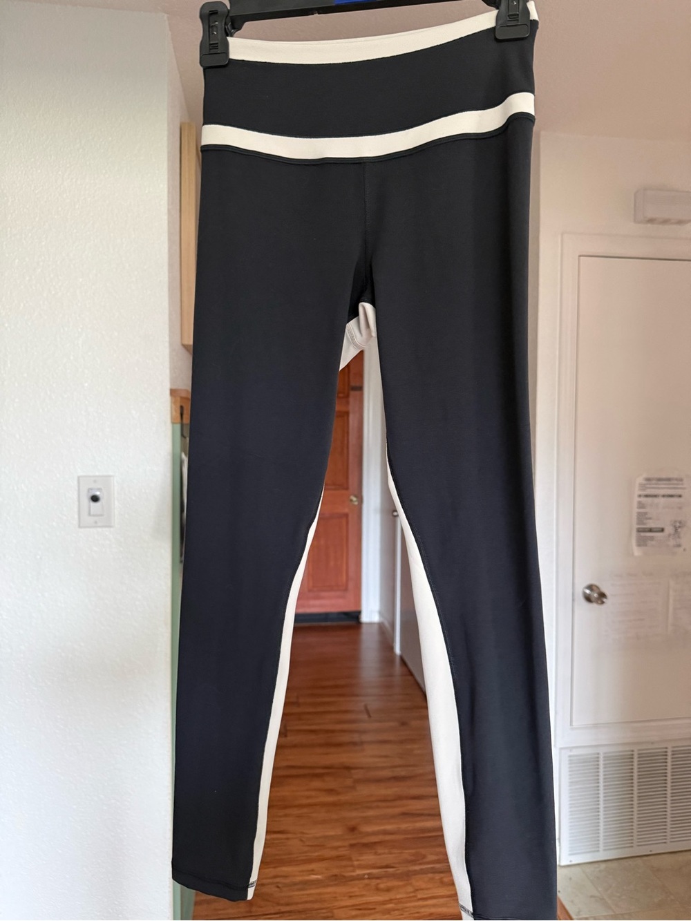 Athleta Black and Cream (Bone) Transcend 7/8 Tight Leggings Size Small